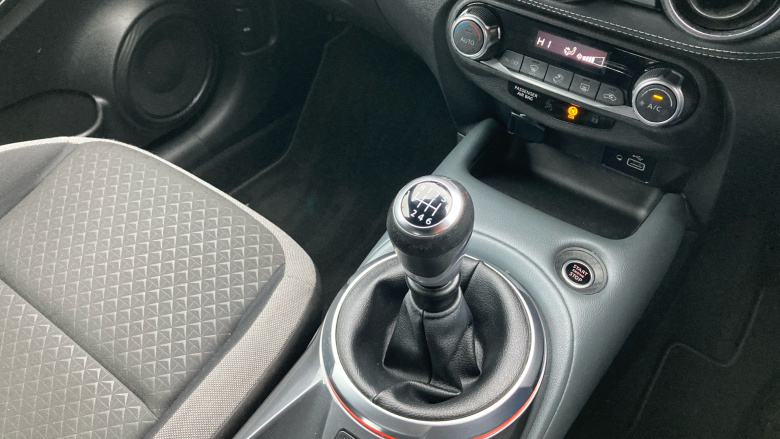 Nissan Juke 1.0 DiG-T N-Connecta 5dr Petrol Hatchback